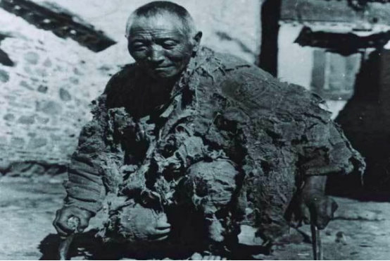 旧西藏农奴遭受残酷的剥削和压迫。资料图