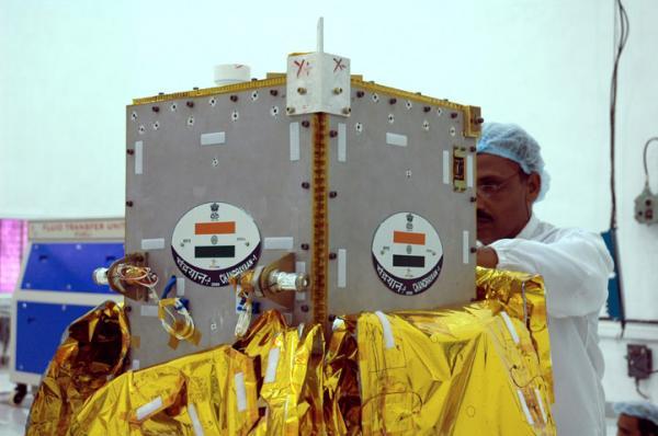 “月船1号”搭载的月球撞击器（图/ISRO）