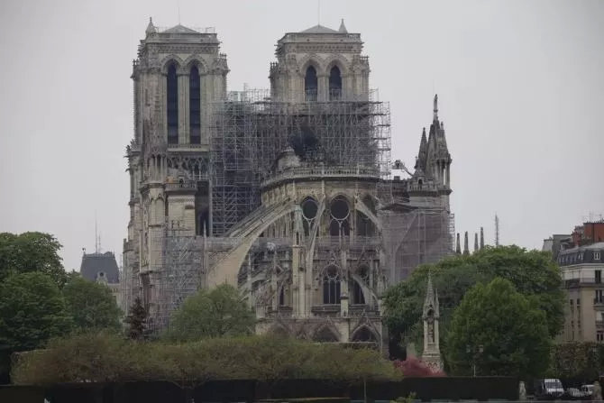 火灾后的巴黎圣母院外景（欧洲时报黄冠杰 摄）