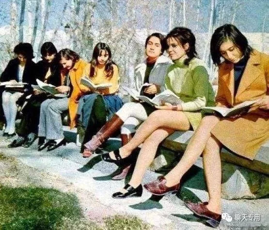 图. 1978年两伊战争前,  伊朗街头的女人们