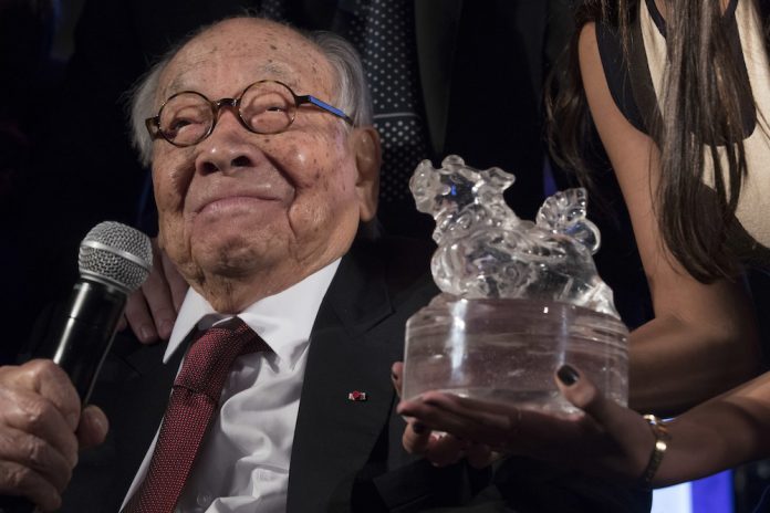 2016年贝聿铭接受亚洲协会颁发的终身成就奖（照片：美联社）