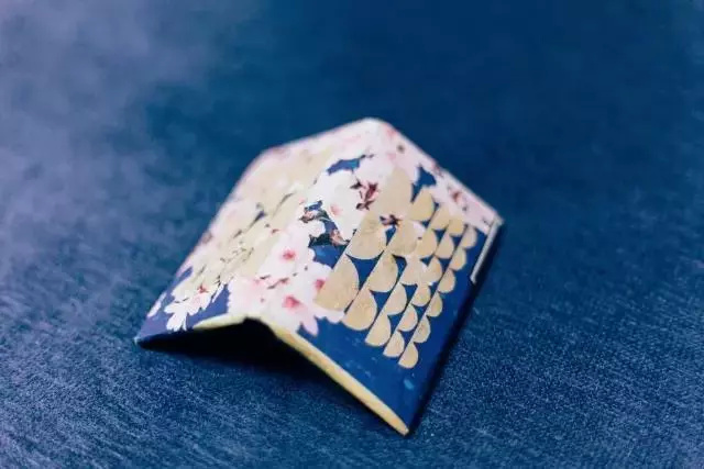 把废弃纸箱改造成时尚钱包的魔法师|新闻动态-郑州芭乐视频app下载安装厂