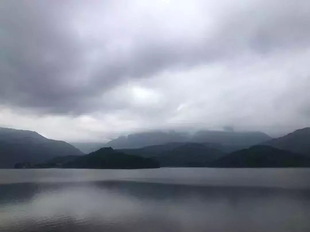 洪雅县雅女湖。