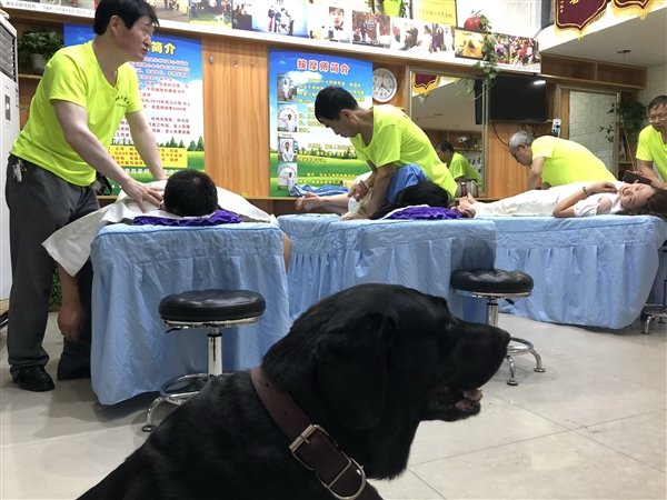 在郑州的百度AI盲人按摩店体验了一番：技术如此温暖
