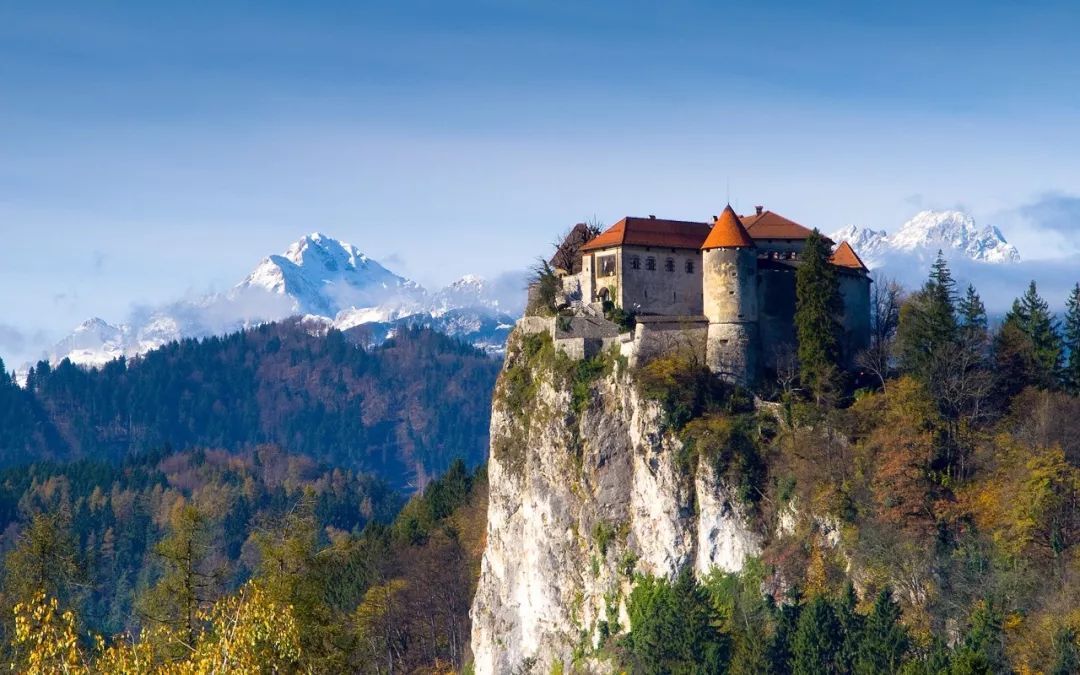 高山、森林、古堡，遗世独乐者，Slovenia.