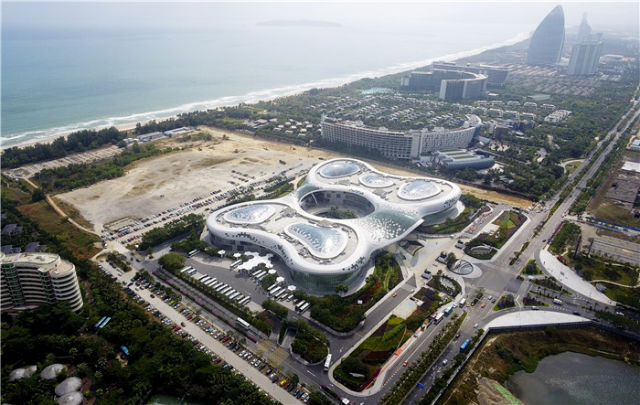 位于三亚市海棠湾的三亚国际免税城（2018年12月1日无人机拍摄）。新华社记者 杨冠