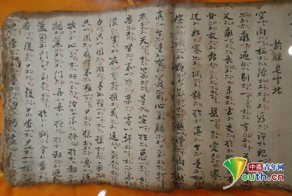 有300多年历史的南音曲谱手抄本。中国青年网记者 周学磊 摄