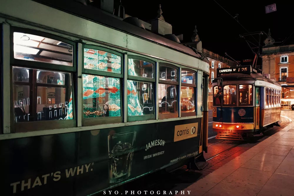里斯本的夜晚街景与电车