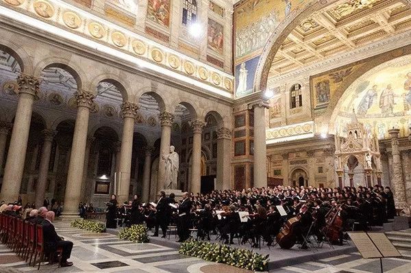 2015年在梵蒂冈圣彼得大教堂致祈祷辞及演出场景