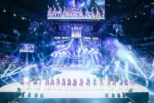 SNH48的运营模式脱胎于日本的女团AKB48，该组合风靡日本。