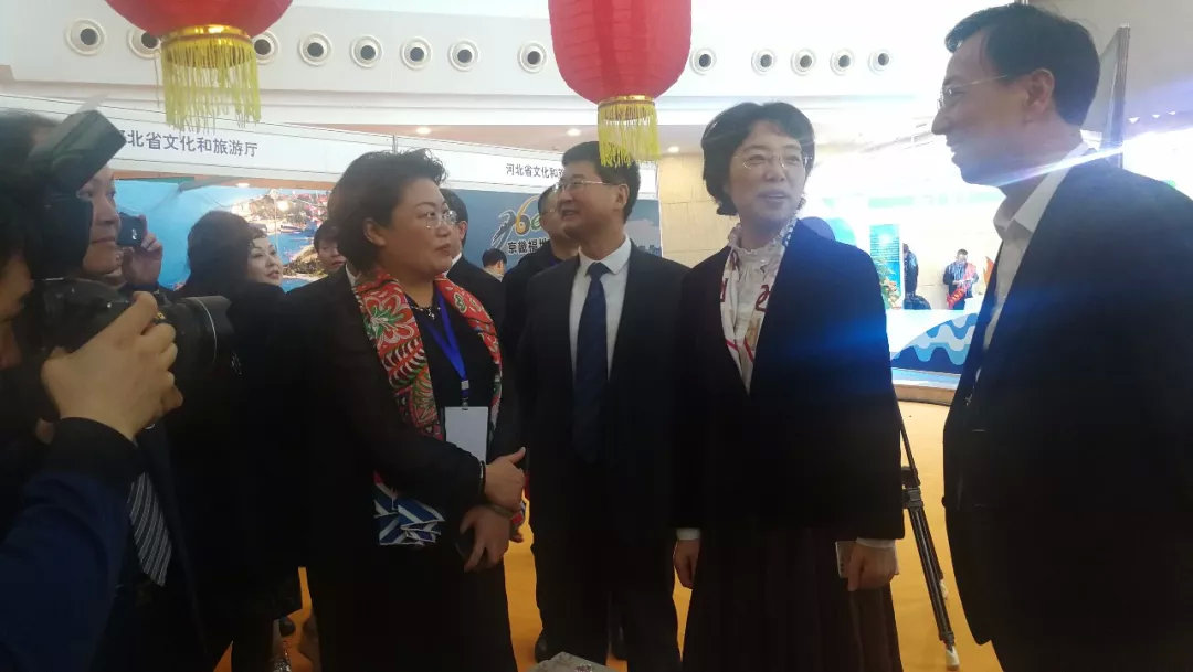 重庆市副市长潘毅琴参观河北展台