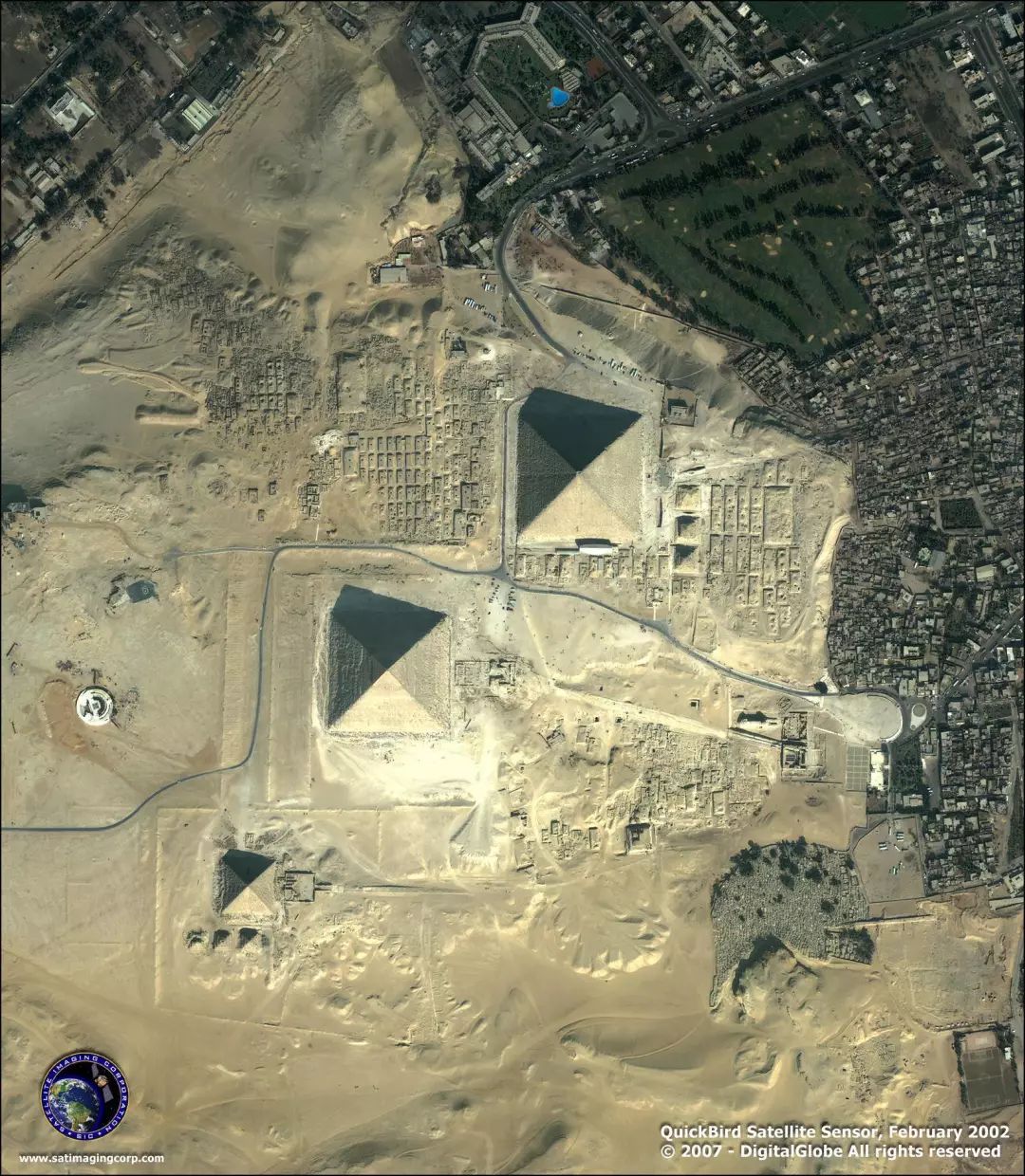 遥感卫星镜头下的金字塔