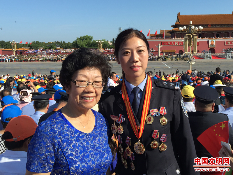 2015年，呼秀珍和大女儿郭巧作为全国先进人物，共同受邀赴京参加纪念中国人民抗日