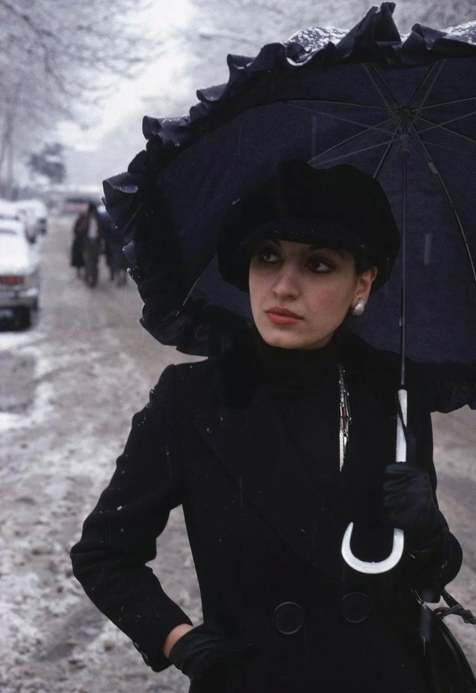 1976年，伊朗女性可以公开佩戴首饰走上街头