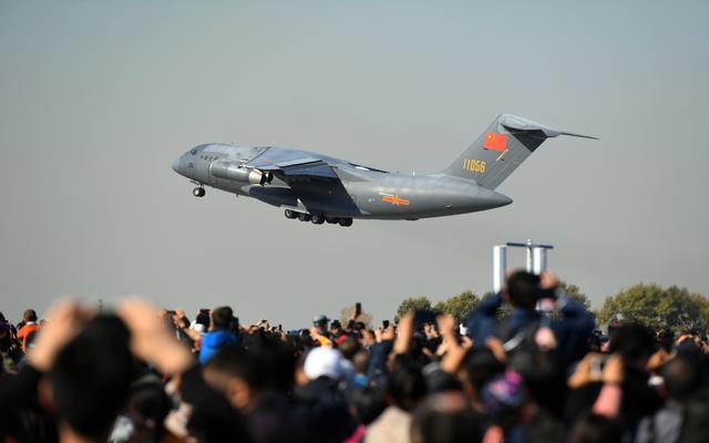 运-20在航空开放活动上进行飞行展示。新华社记者 林宏 摄