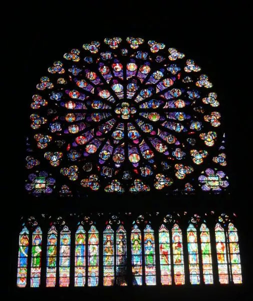 巴黎圣母院玫瑰窗花（欧洲时报记者潘越平 摄）