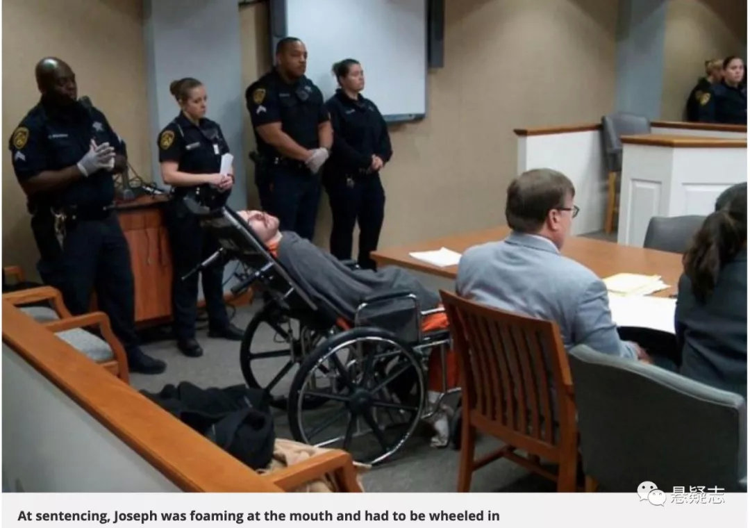 约瑟夫坐轮椅听取判决
