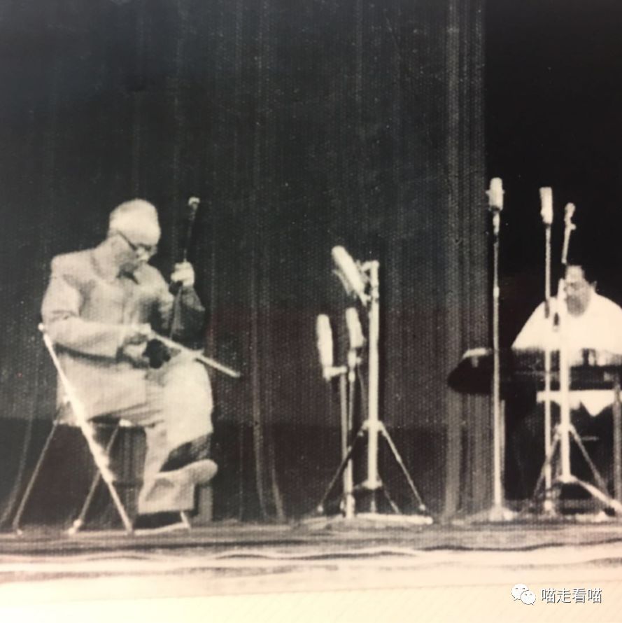 1982年6月8日，纪念刘天华逝世50周年，陈振铎演奏《汉宫秋月》，扬琴伴奏钱方平