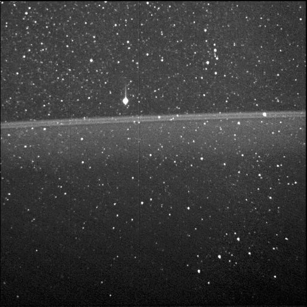 外星球的美景！朱诺号拍摄到的木星极光、闪电和光环