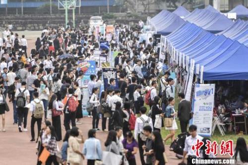 资料图：2017年11月17日，广东省2018届高校毕业生供需见面活动在华南理工大学拉开帷幕