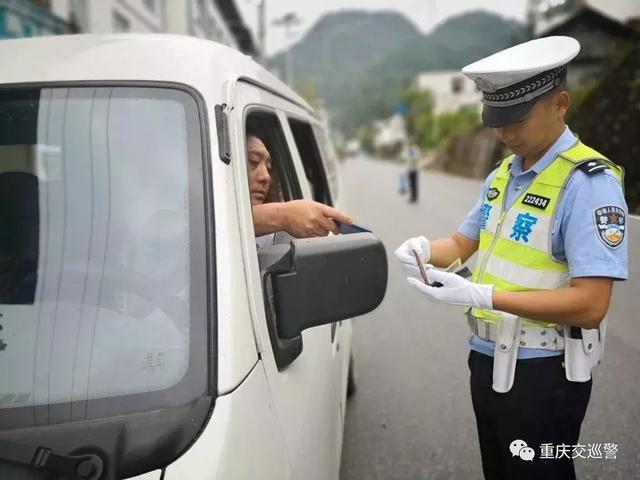重庆交巡警五项措施确保国庆期间交通管理形势平稳