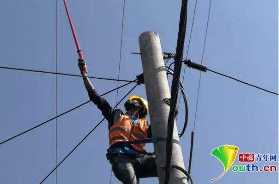 埃塞俄比亚8城中低压配电网升级改造项目施工现场。资料图