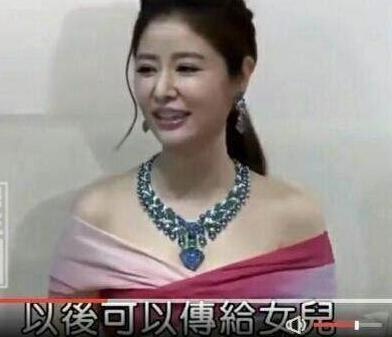 林心如送价值3亿台币的项链给小海豚，网友：李湘遇到对手了！