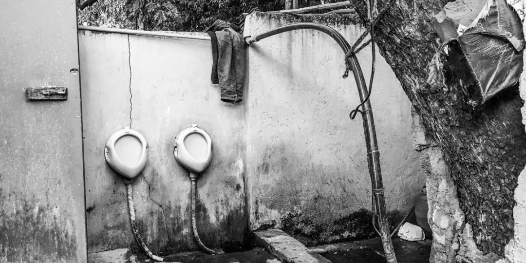 印度简陋的厕所（图源：Dalberg Advisors）