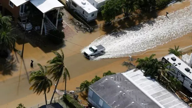 (两天前被飓风肆虐过的佛罗里达。图片来源于CNN，版权属于原作者）