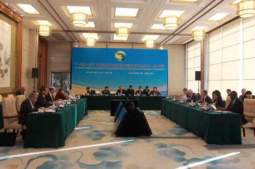 “一带一路”高峰论坛咨询委员会第一次会议在北京举行（图：中国外交部）