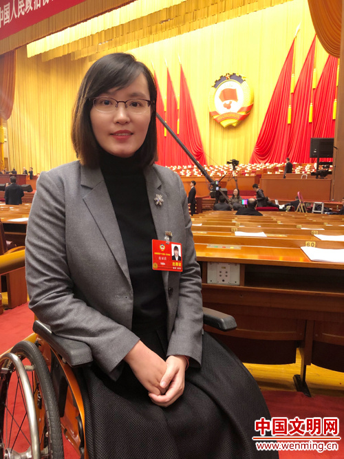 2018年，张丽莉当选第十三届全国政协委员。图片由张丽莉提供