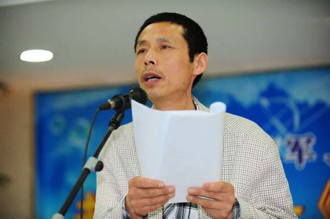 △2012年3月，杨成军在《农民工之歌》朗诵会上。