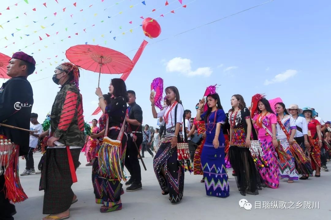 上万人一起跳舞，景颇族的目瑙纵歌节，热闹！