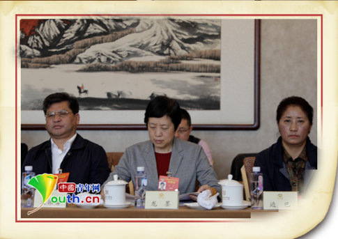 龙墨参加会议。中国青年网 中国青年报·中青在线记者 宋继祥摄