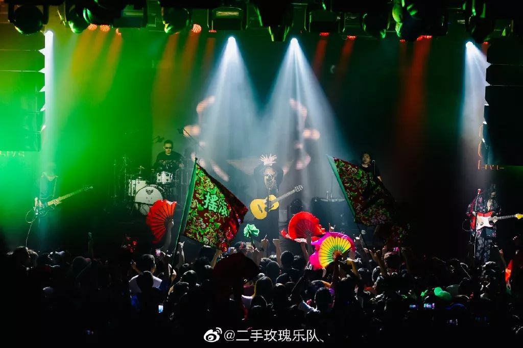 19年度巡演途中的二手玫瑰乐队（图源微博<a href='https://weibo.com/n/二手玫瑰乐队'>@二手玫瑰乐队</a>）