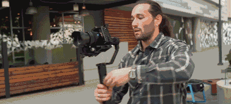 同是相机稳定器，自带跟焦轮的云鹤2还可玩出什么新花样？