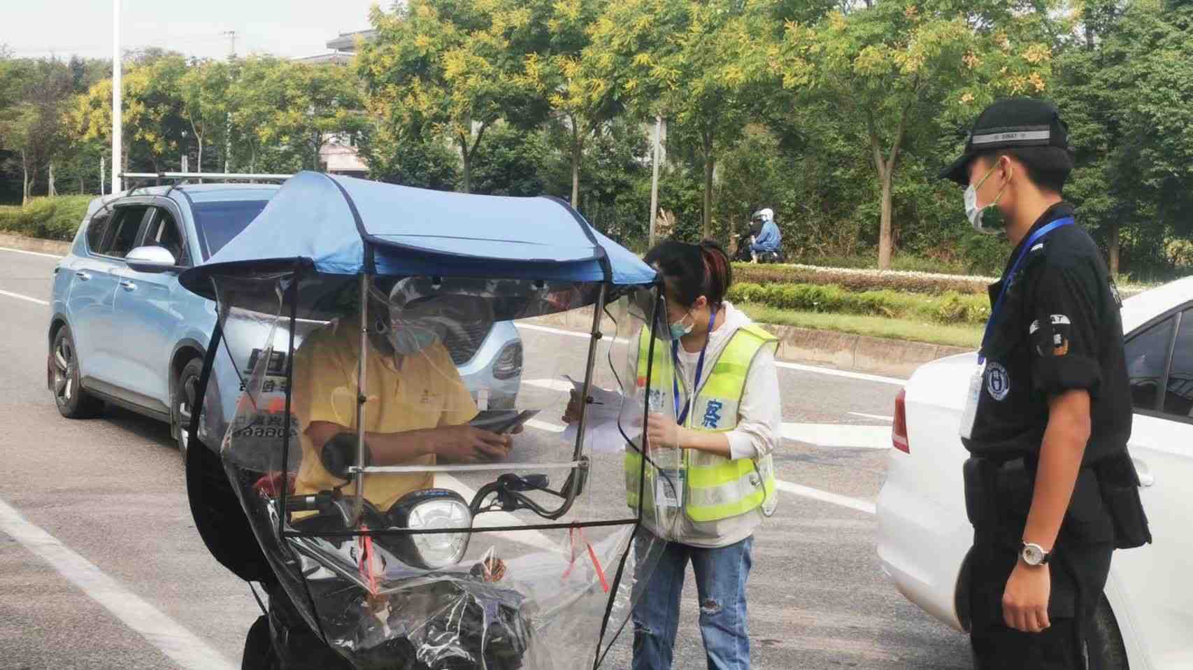 新津区人民检察院在行动 守护防疫交通安全