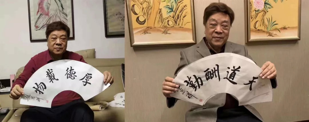 网传赵忠祥在家中手持他书写的扇面所拍摄的图片