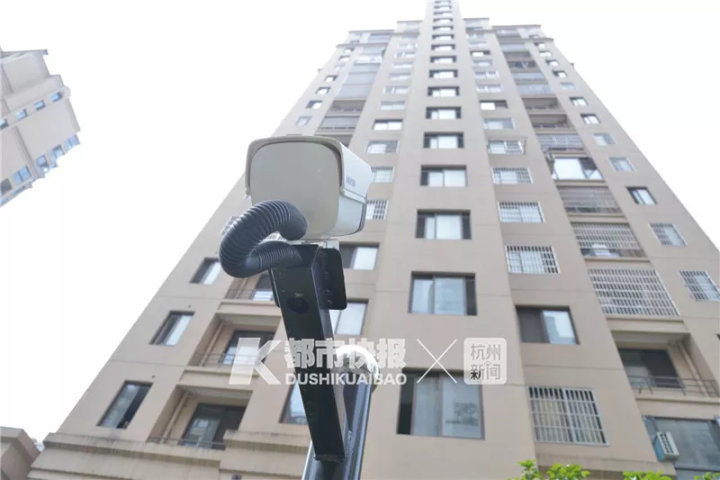 杭州一小区装47个摄像头全部朝天：防高空抛物
