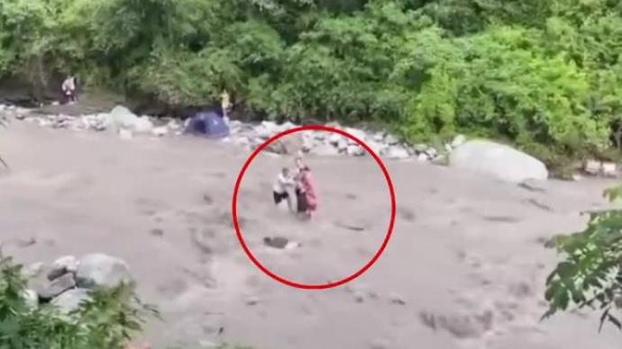 四川彭州突发山洪已造成4人死亡9人受伤