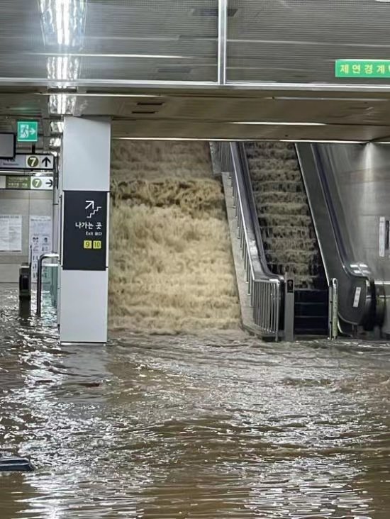 韩国首都圈普降暴雨，已造成7人死亡6人失踪